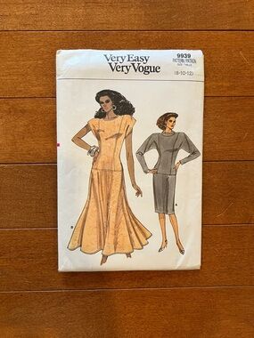 Very Easy Very Vogue 9939 Women's Dress Sewing Pattern